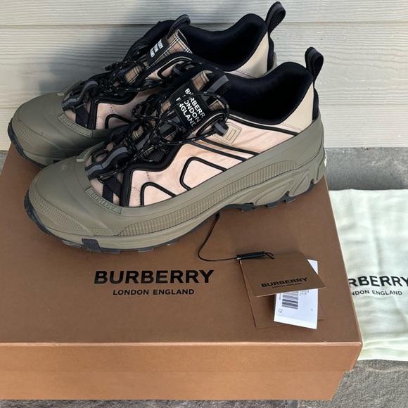 Burberry Arthur Runway Sneakers 🔥 - Picture 1 of 11